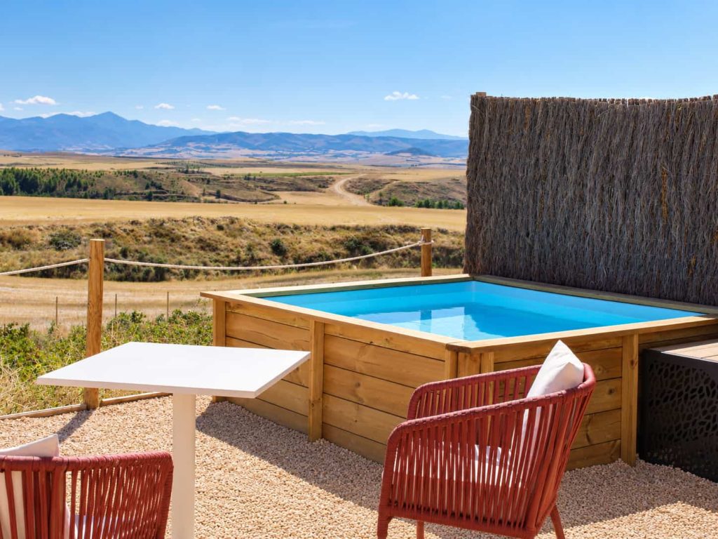 Suite-pool-wine-bubble-3